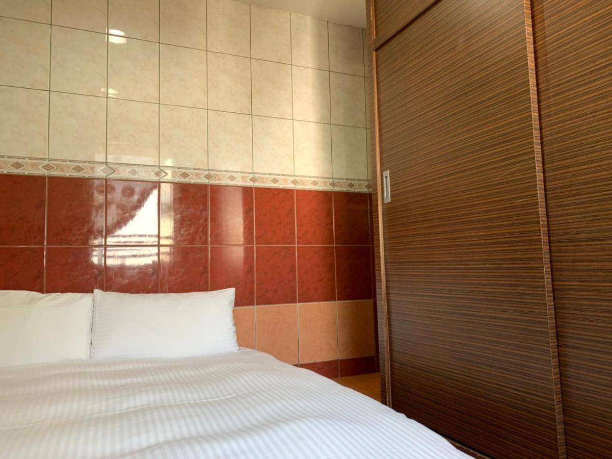 Arteyes Theme Suite Sunduo Hall Kaohsiung Extérieur photo