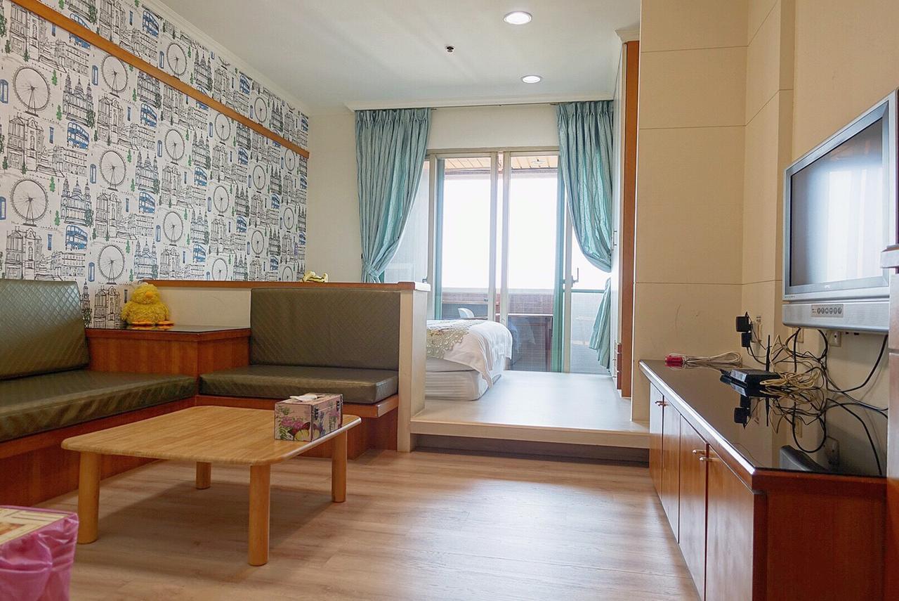 Arteyes Theme Suite Sunduo Hall Kaohsiung Extérieur photo
